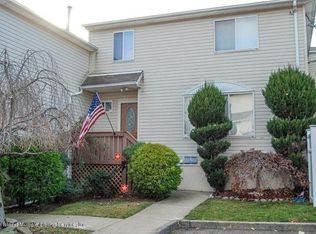 46 Wildwood Ln, Staten Island, NY 10307