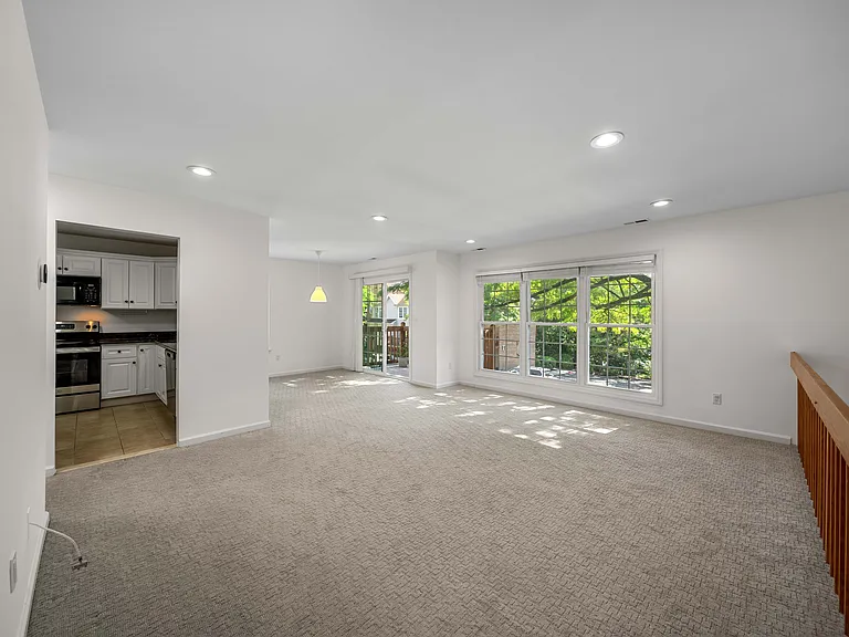 764 Charles Ct — Photo 2