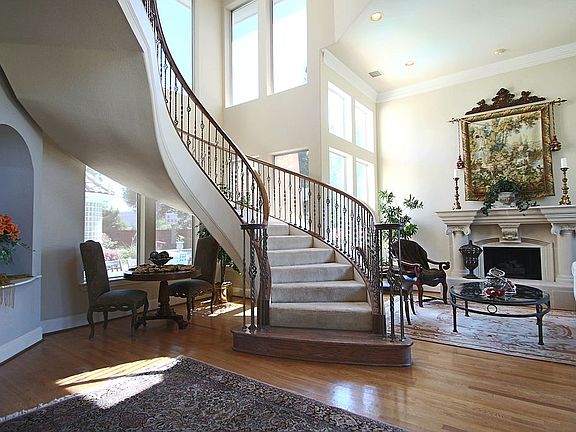2nd image of 5956 Carnegie Ln