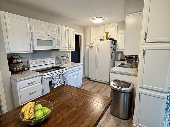 4th image of 3427 Crehore St