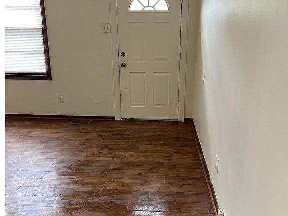 4th image of 3839 Skyline Dr