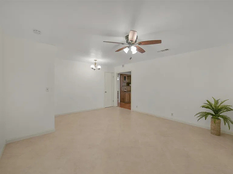 8415 Braesdale Ln — Photo 6