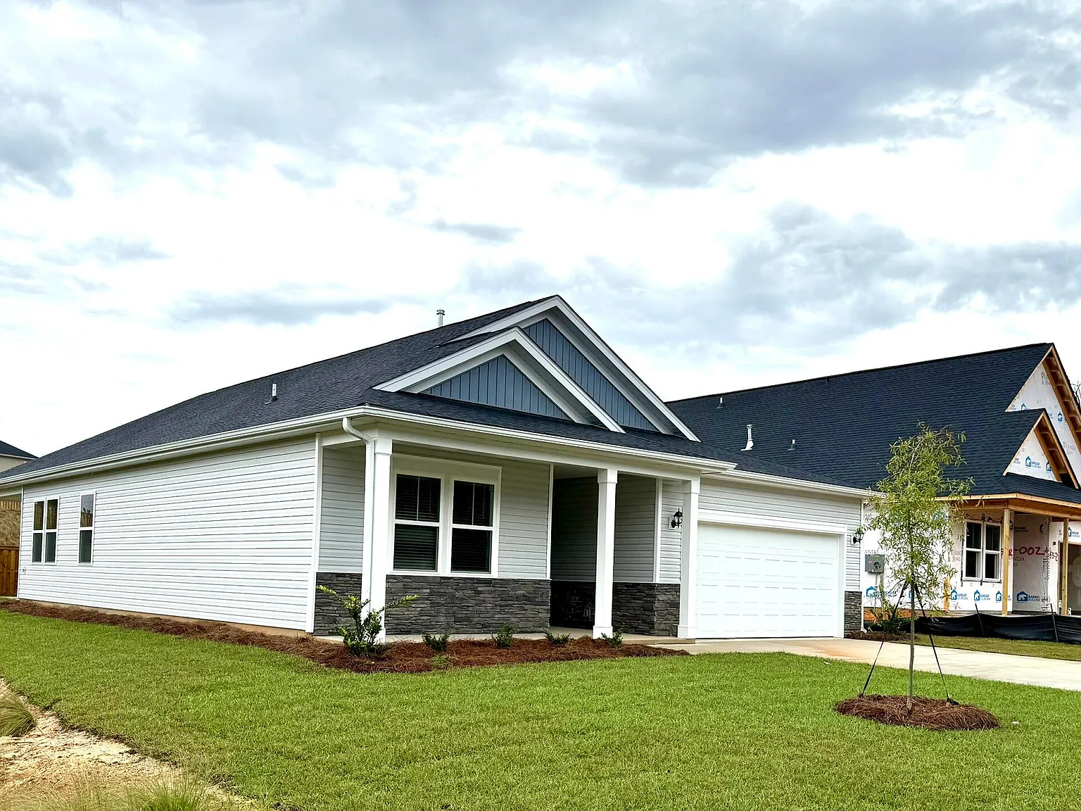 3 bed, 2.0 bath, 1951 sqft, $2,200 — Photo 3