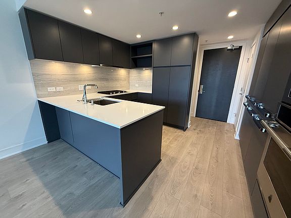 5th image of 450 Westview St #1103