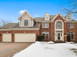 26W263 Glen Eagles Dr, Winfield, IL 60190