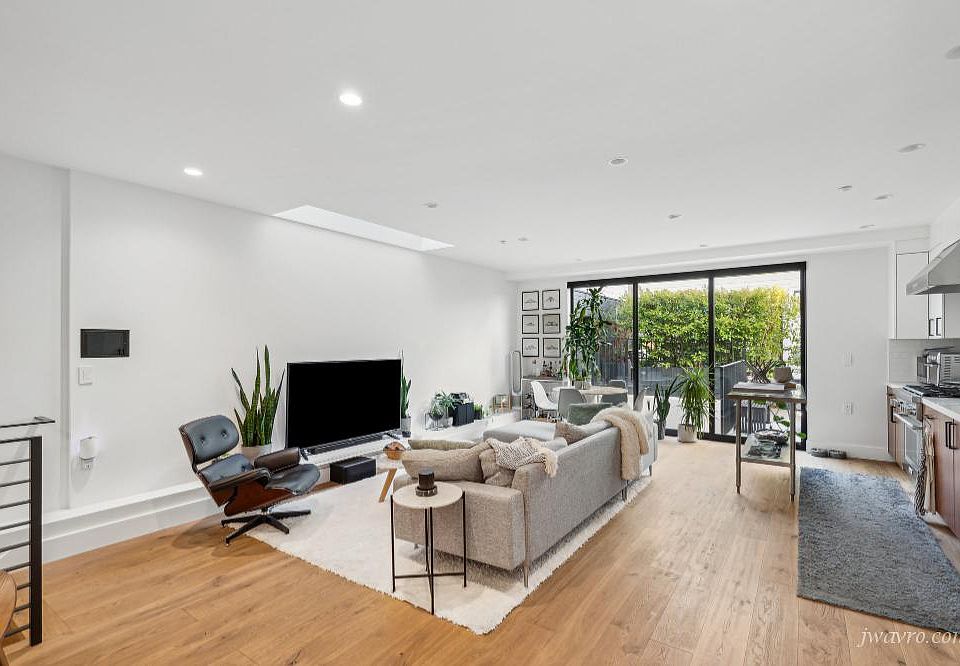1st image of 20 Belcher St #101