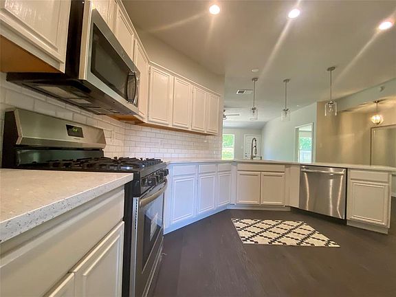 3rd image of 1307 Meadowbrook Dr