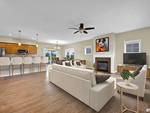 3rd image of 164 Tuscany Ct