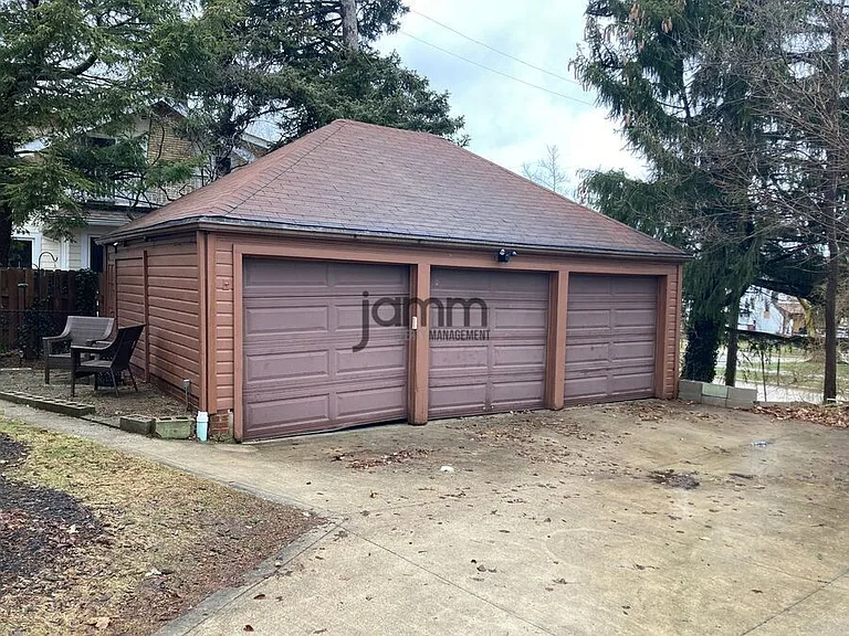 17724 Hilliard Rd — Photo 21
