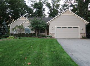 8376 W Barber Rdg SE, Alto, MI 49302