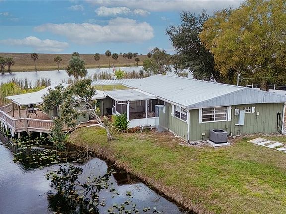 2nd image of 1083 Sunset Ln