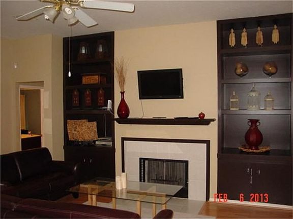 LIVING ROOM WITH GAS FIREPLACE