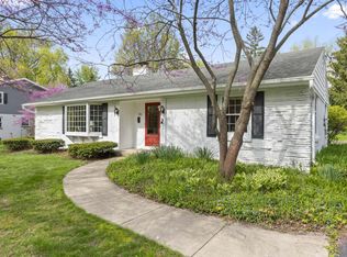825 Kurtis Dr, Elm Grove, WI 53122