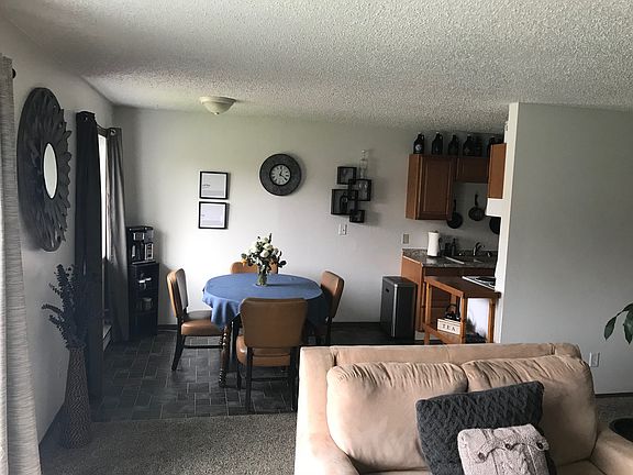 2nd image of 2608 Pacific Dr S