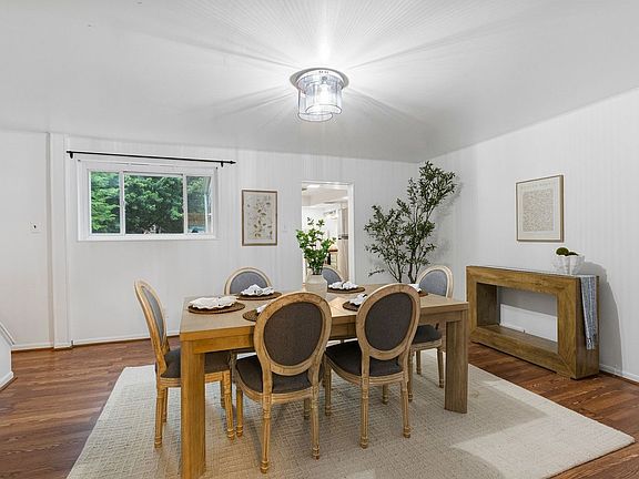 3rd image of 1907 Fox Way
