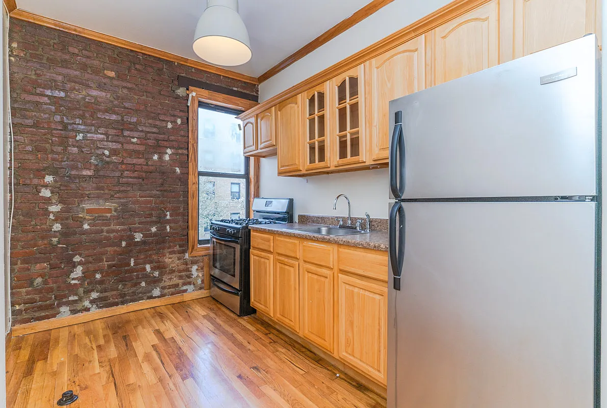 650 Crown Street — Photo 3