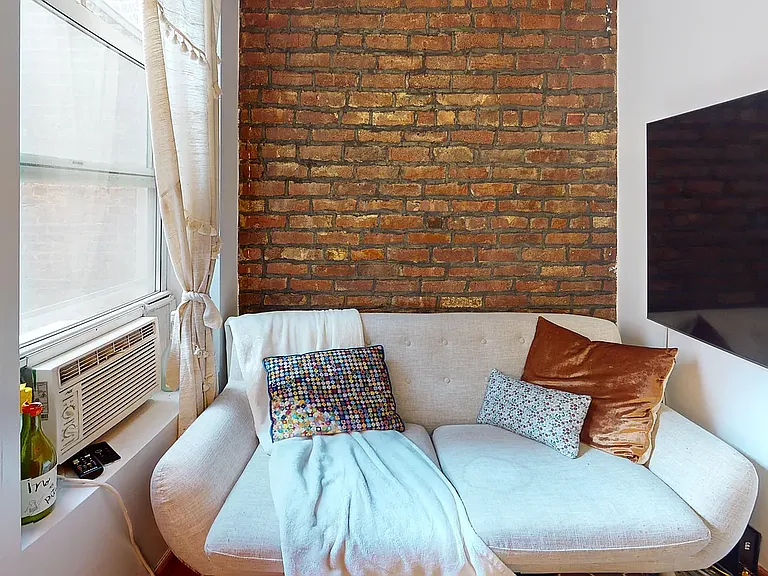 520 E 11th St #16 — Photo 11