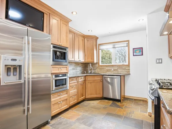 10222 73rd St NW, Edmonton, AB T6A 2X1