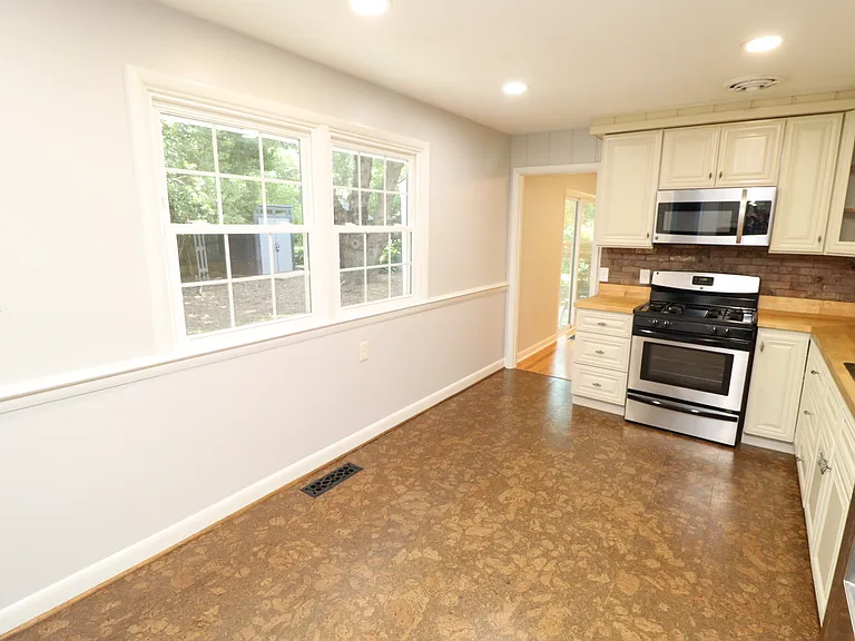 1009 Dogwood Ln — Photo 24