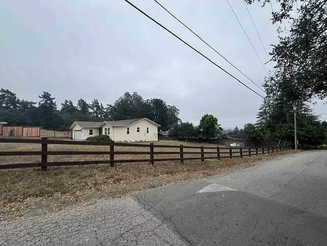 140 Enos Ln — Photo 3