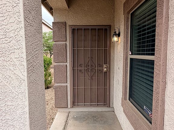 2nd image of 689 E Springfield Pl