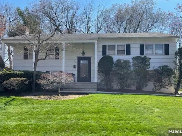 482 Tulane Ct, Paramus, NJ 07652