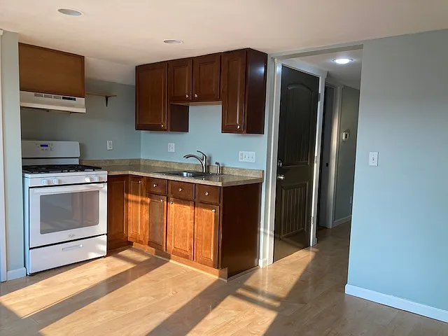 Kitchen /entry way