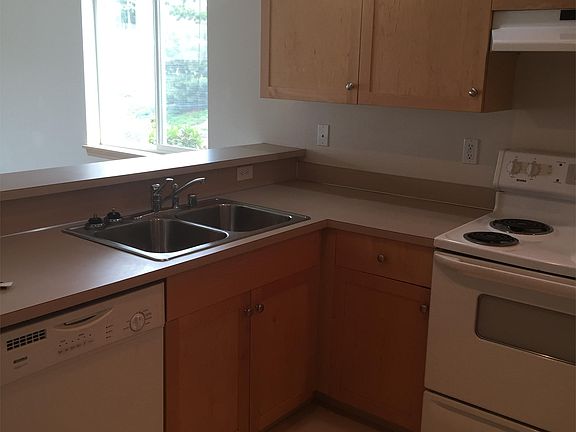 3rd image of 1225 N Oak Harbor St APT J1