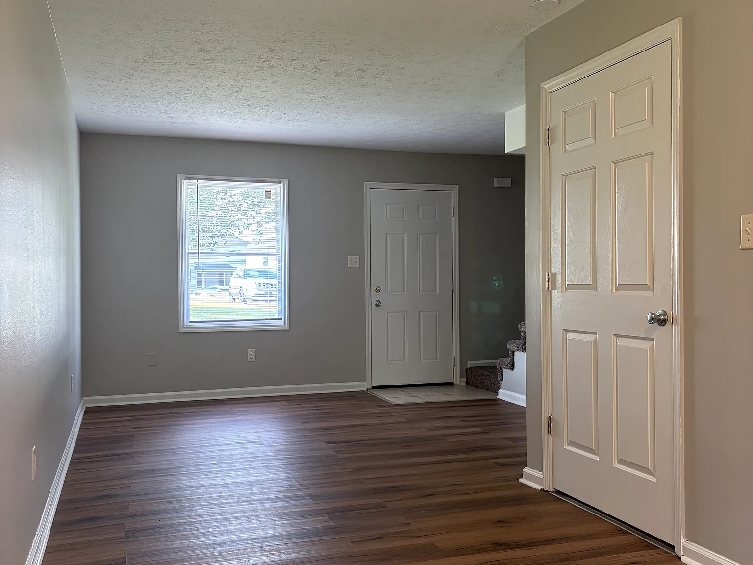 2 bed, 1000 sqft, $900 — Photo 2