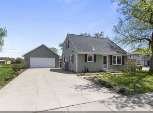 1932 S Maplecrest Dr, Appleton, WI 54915