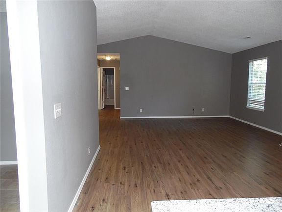2nd image of 20 Fleetwood Dr