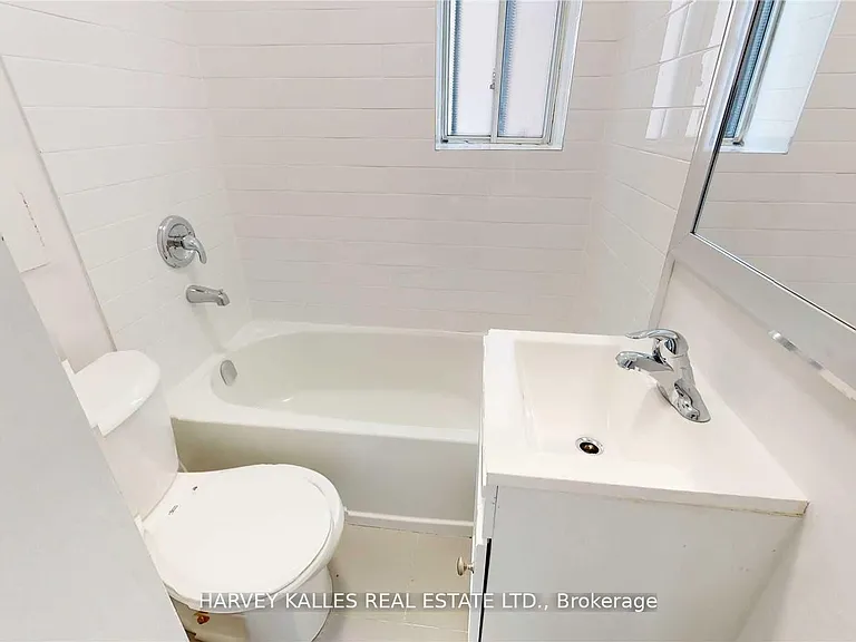 320 Lonsdale Rd #3 — Photo 20