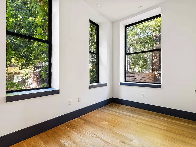 23 Menahan St #1E — Photo 5