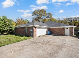 136 N Polk St, Desoto, TX 75115