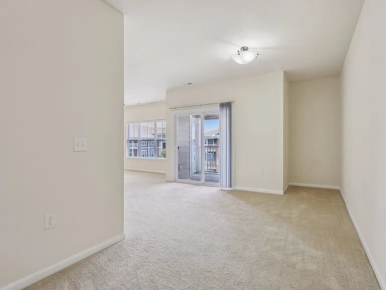Burkart Crossing Apartments — Photo 27
