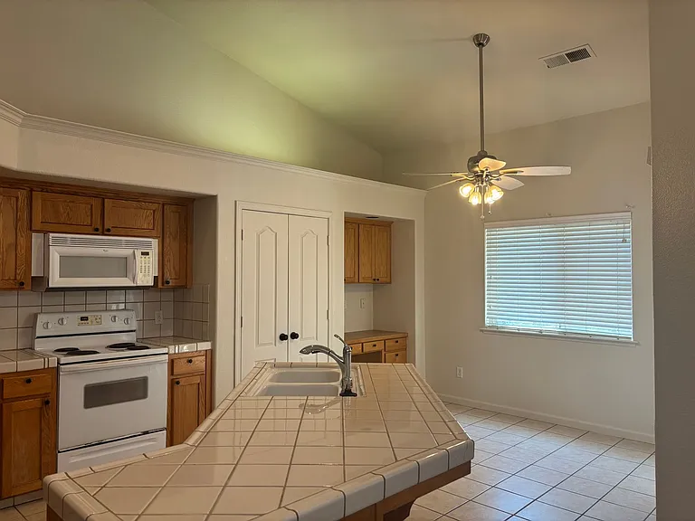 2941 E Decatur Ave — Photo 5