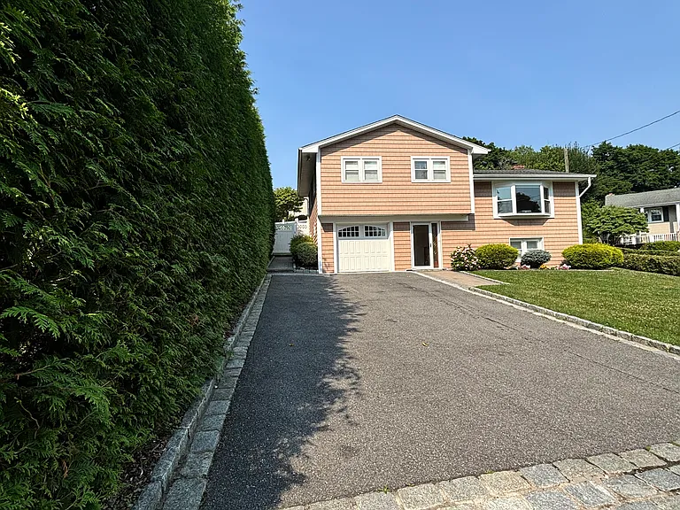 120 Pilgrim Dr — Photo 2