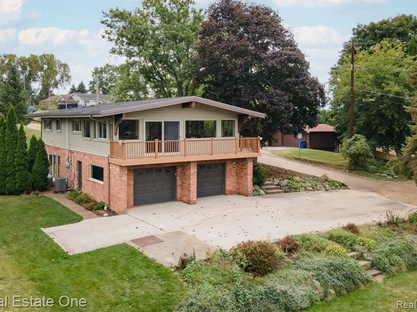 2728 Devonshire Rd, Leonard, MI 48367