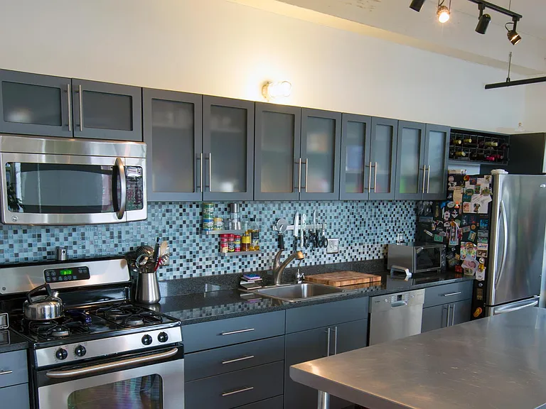 1220 Buttonwood St #404 — Photo 3