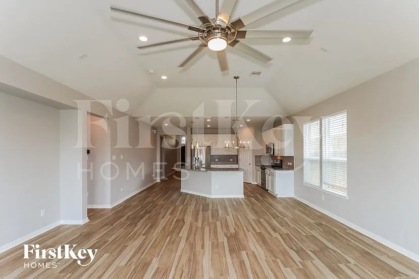 3 bed, 2.0 bath, 2180 sqft, $2,470 — Photo 4