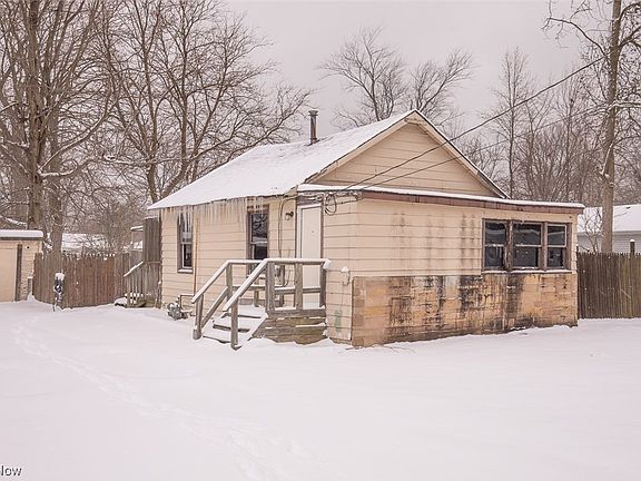 2nd image of 903 Oakwood Blvd
