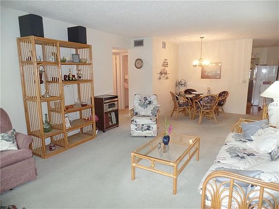 Furnished living/dining room