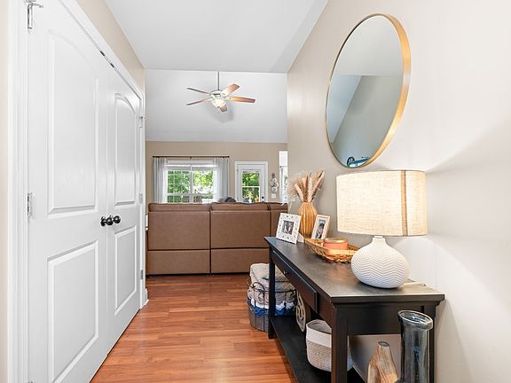 4th image of 112 E Winterberry Trl