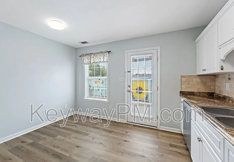1512 Abby Way — Photo 6