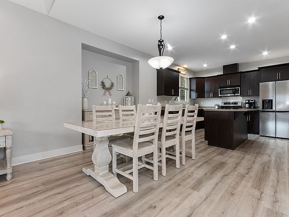 5th image of 46238 Strathcona Rd #2