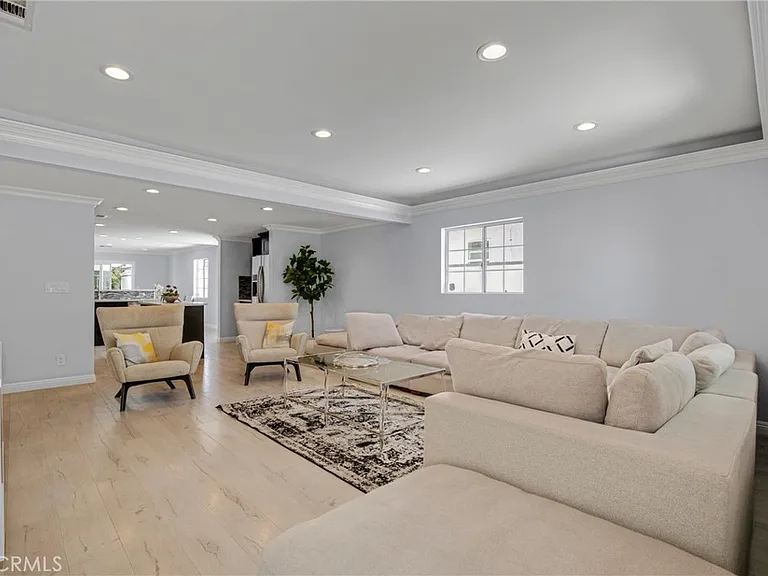 6823 Matilija Ave — Photo 13