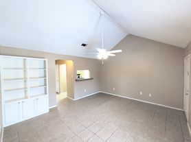 402 Lee Dr