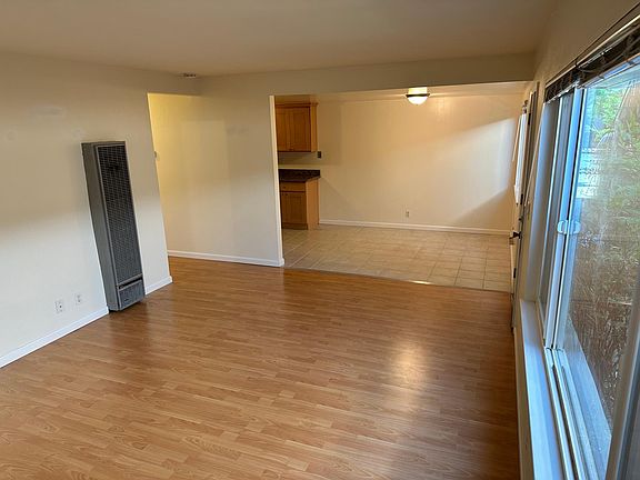 4th image of 697 Grand Coulee Ave #3