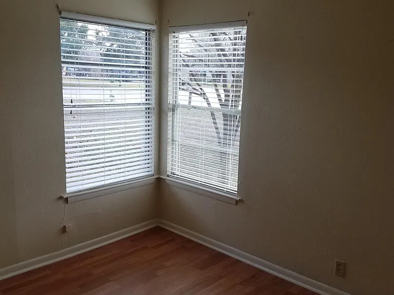 387 Covina Ave — Photo 18