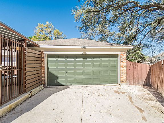 3rd image of 10449 Trailway Oak